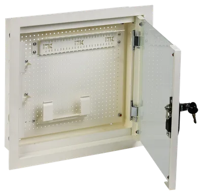 ITK LINEA R Шкаф мультимедиа 3 комнаты 400х400мм дверь стекло цвет белый RAL9016 (в комплекте корпус, дверь, держатель роутера, патч-панель, кольца для организации кабеля, 2 провода заземления, 4 болта для монтажа в нише, 6 сальников, 12 модулей keystone, 2 розетки, 7 патч-кордов (0,2 м), 1 делитель ТВ сигнала (1 вход 4 выхода), 1 телефонный разветвитель)