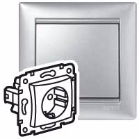 VALENA DIY Розетка 1-местная с заземлением с защитными шторками 16А алюминий