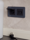 BRITE Розетка 1-местная с заземлением с защитными шторками и крышкой 16А IP20 РСбш10-3-БрГ графит IEK7