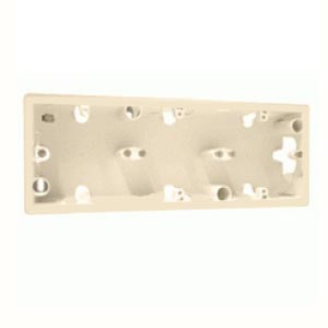 VALENA Коробка для накладного монтажа 3-местная слоновая кость